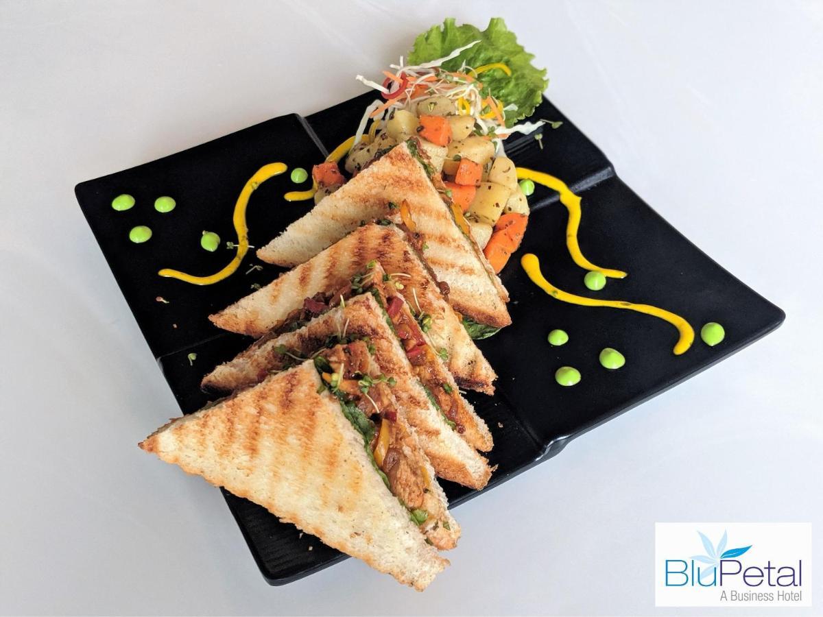 Blu Petal - A Business Hotel Bangalore Ngoại thất bức ảnh