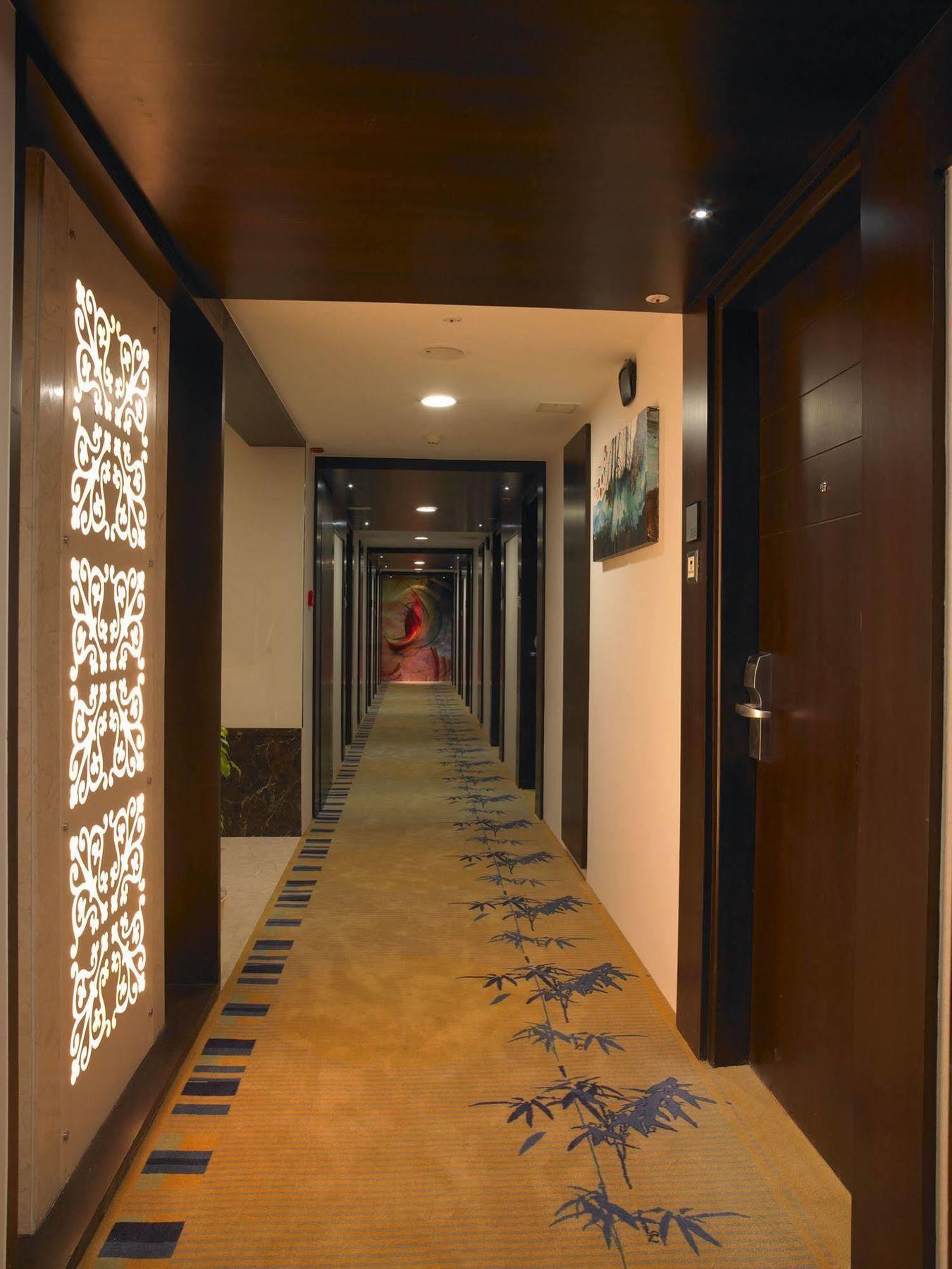 Blu Petal - A Business Hotel Bangalore Ngoại thất bức ảnh